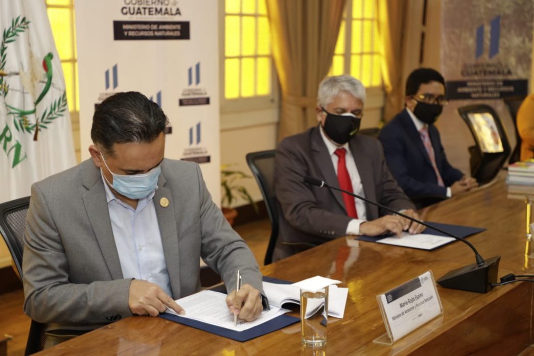 Firman convenio de cooperación para aumentar capacidad ante el cambio climático