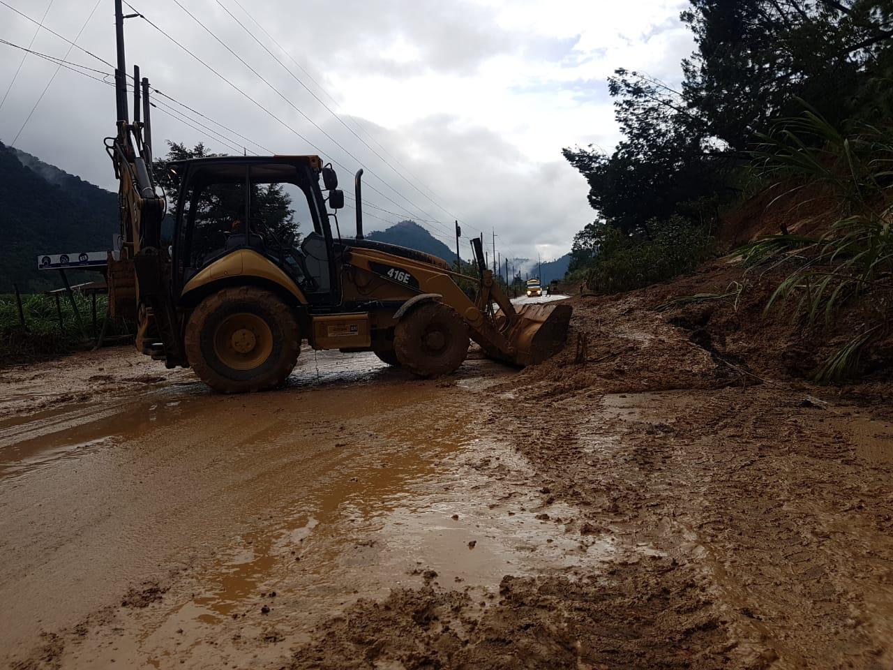 CIV continúa con la limpieza y liberación del paso en carreteras afectadas por la depresión tropical