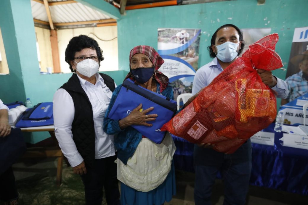 Jalapa: Entregan alimentos a 200 adultos mayores en condición de extrema pobreza