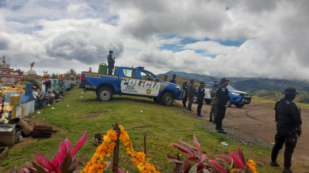 PNC mantiene la vigilancia en los camposantos del país.