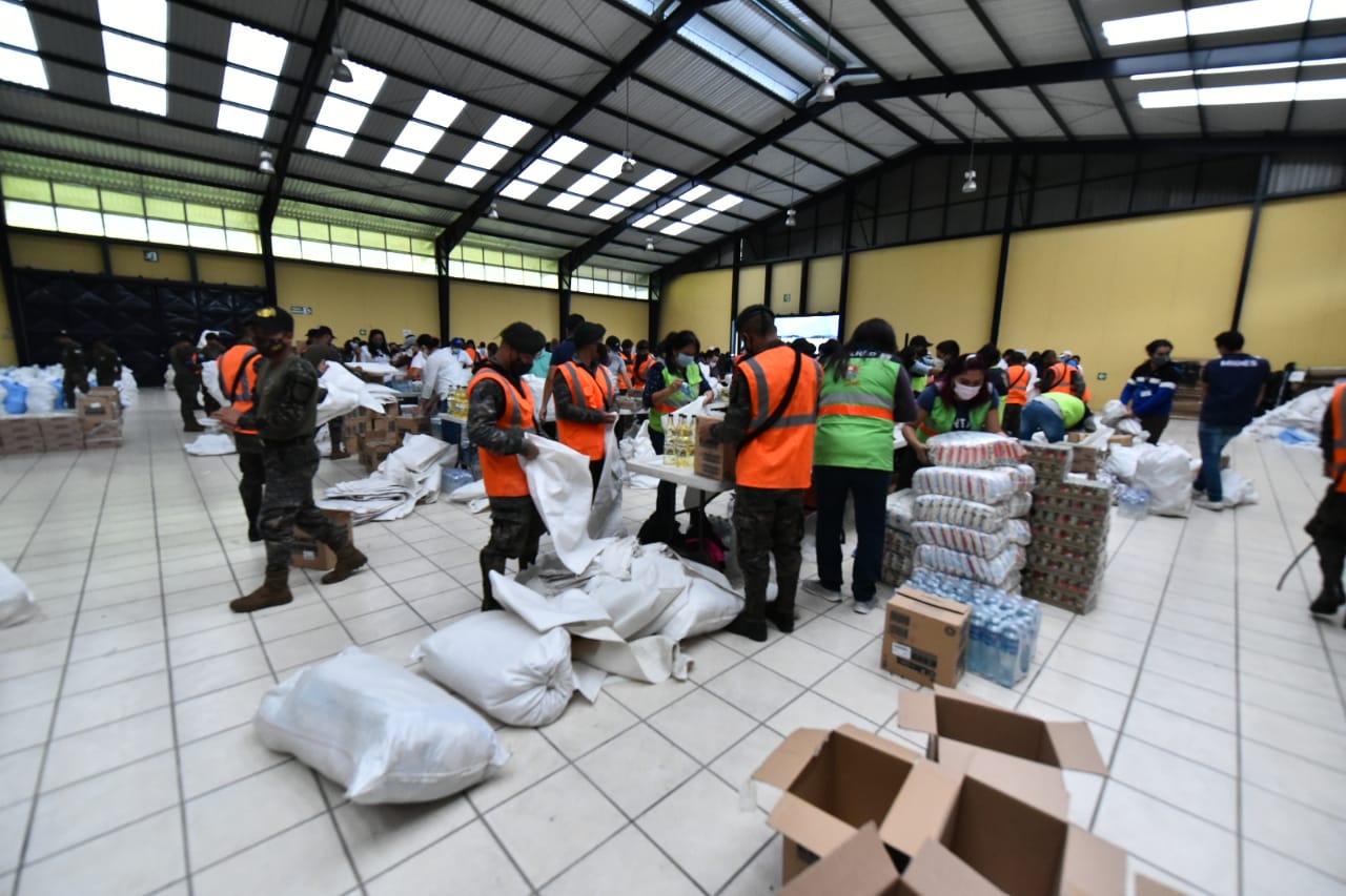 Buscan superar embalaje de 11 mil raciones de alimentos para damnificados