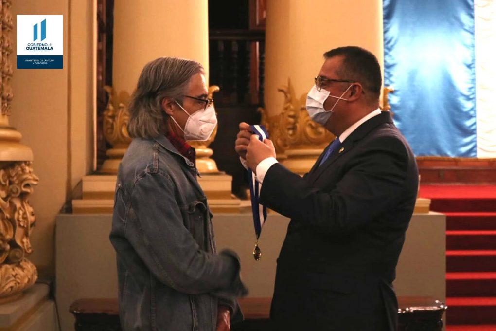 José Luis Perdomo recibe Premio Nacional de Literatura Miguel Ángel Asturias 2020