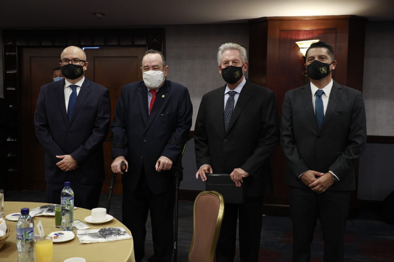 Presidente Alejandro Giammattei&nbsp;se reúne con John Maxwell