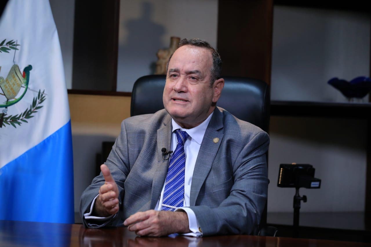 Presidente comparte detalles de los primeros daños debido a la depresión tropical Eta