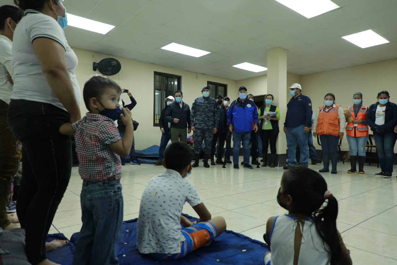 Presidente llega a Izabal y supervisa atención a los afectados por la depresión tropical Eta