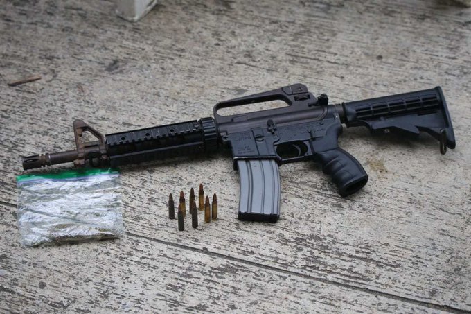 Presuntos integrantes de la mara 18 fueron capturados con un fusil y auto robado