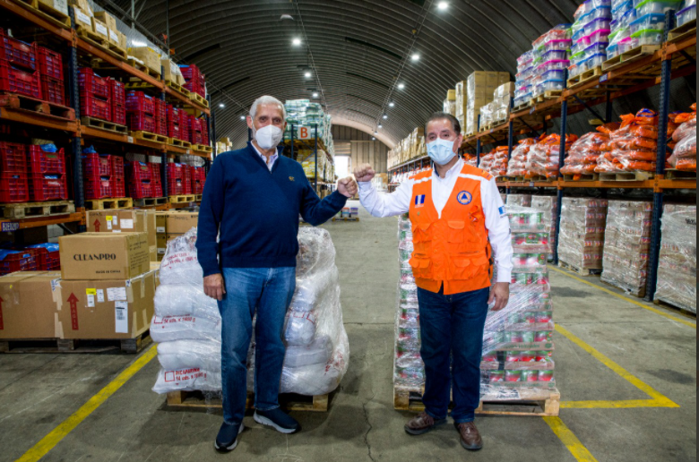Cervecería entrega alimentos para damnificados por depresión tropical Eta