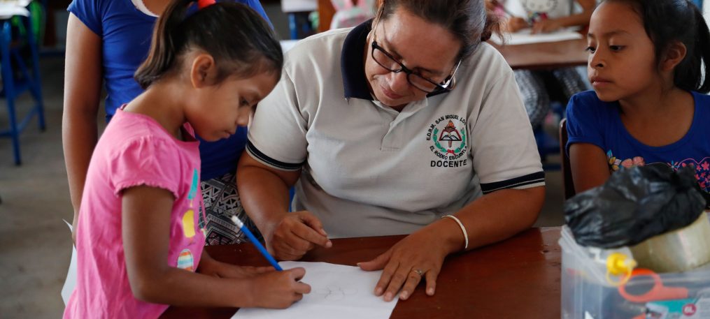 Regulan convocatorias internas para otorgar plazas a docentes de preprimaria y primaria