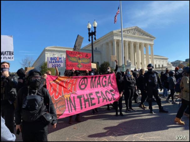 Apoyo a Trump en las calles y Biden alista la transición