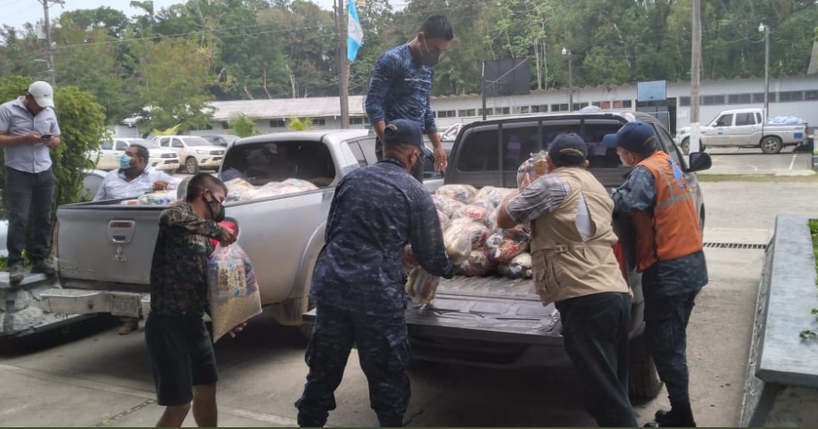 Autoridades evacúan a más de 10 mil afectados por la depresión tropical Eta en Izabal