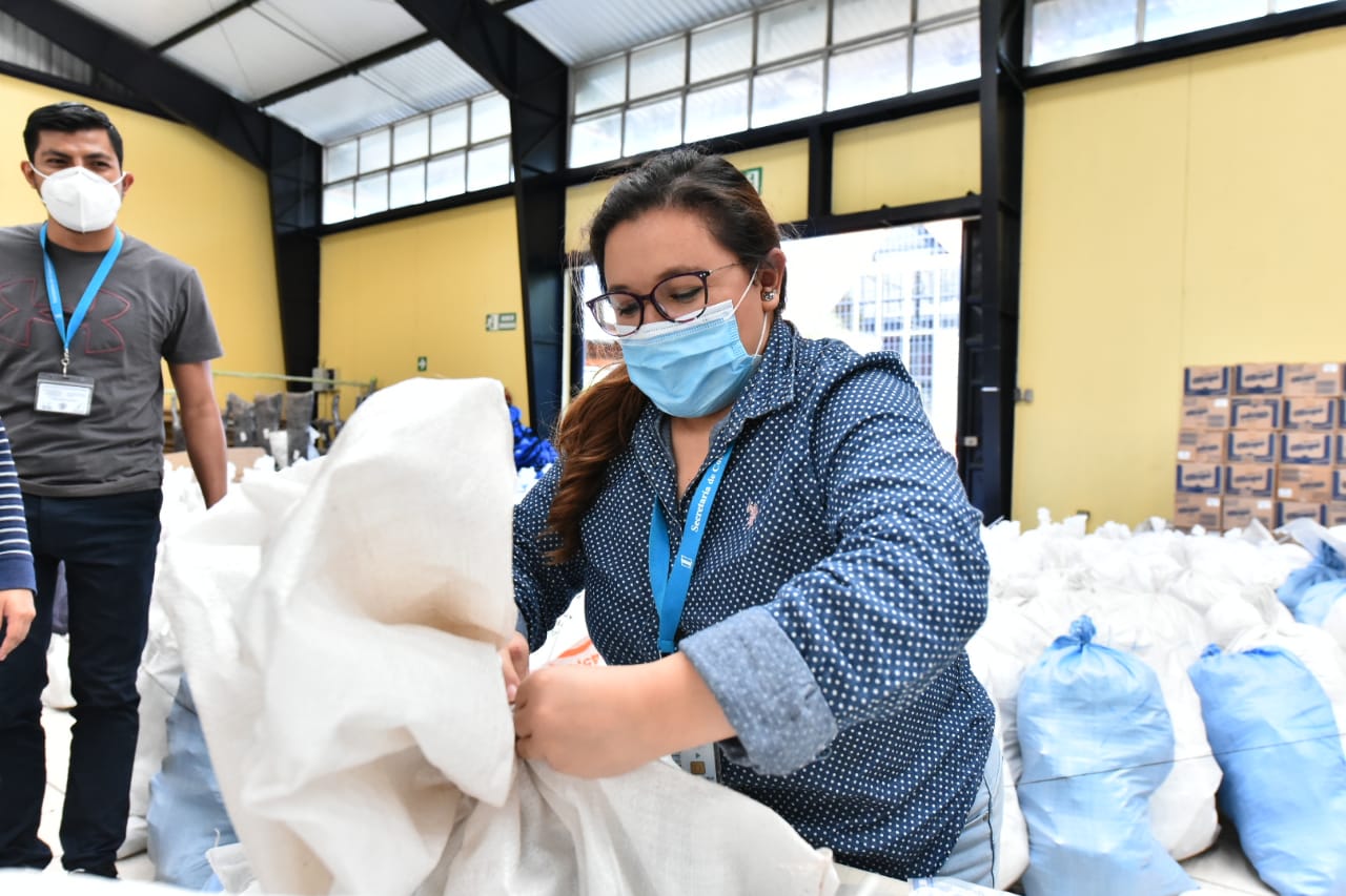 Culminan embalaje de 50 mil bolsas de alimentos