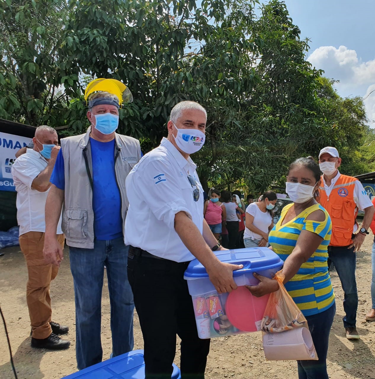 Embajada de Israel entrega ayuda humanitaria a los damnificados en Izabal