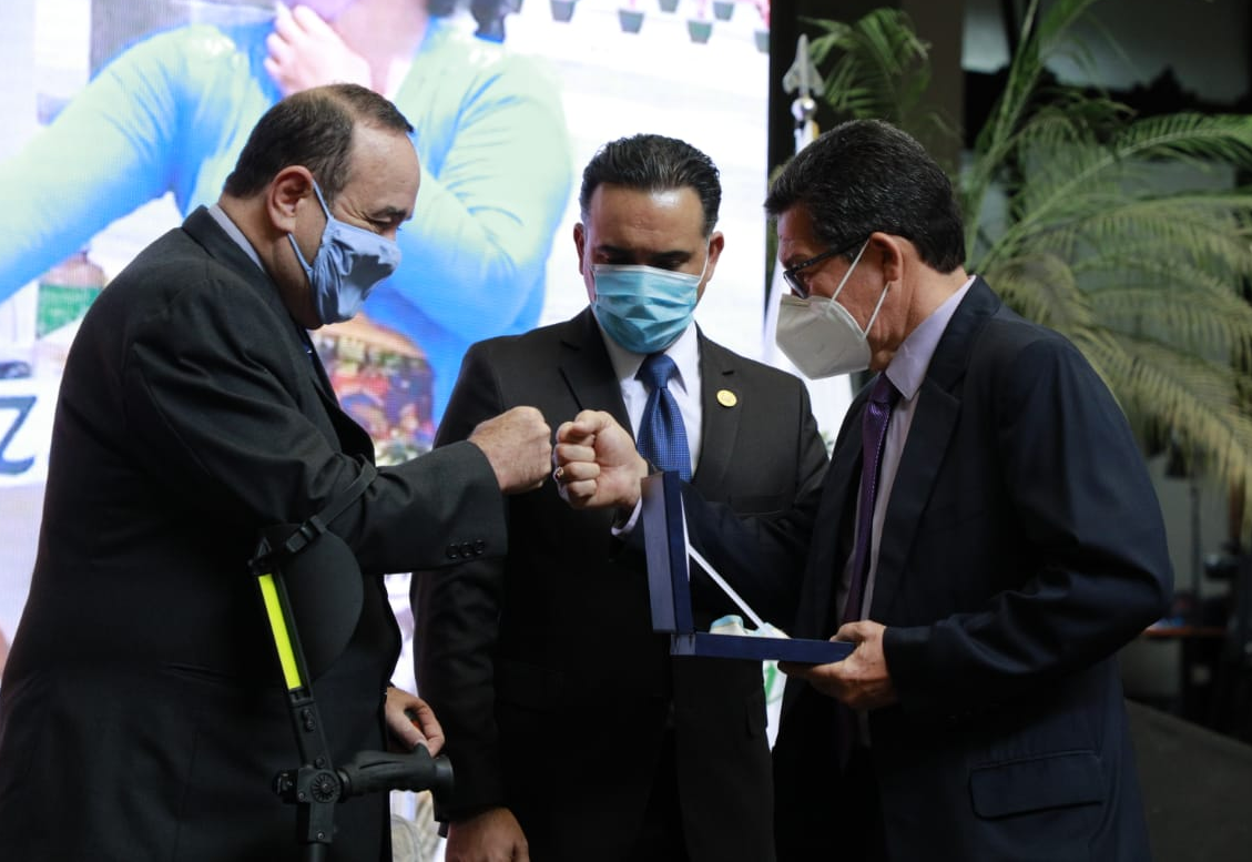 Mandatario entrega la Medalla Presidencial del Medio Ambiente