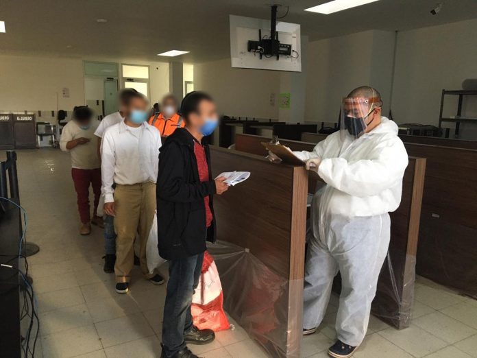 Vuelo con 122 migrantes retornados ingresa a Guatemala