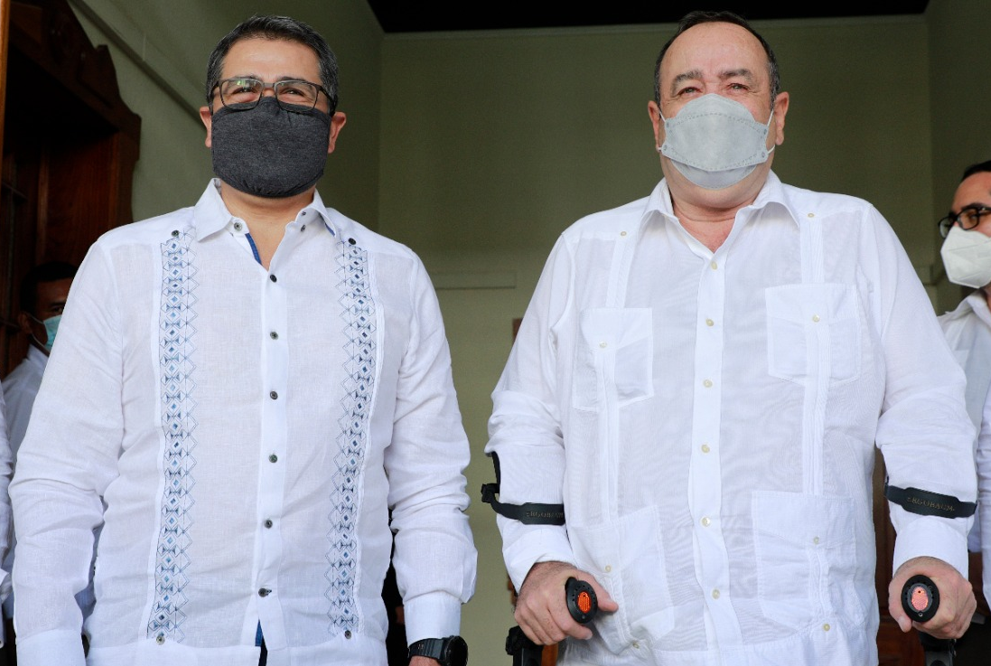 Presidentes de Honduras y Guatemala sostienen reunión de alto nivel