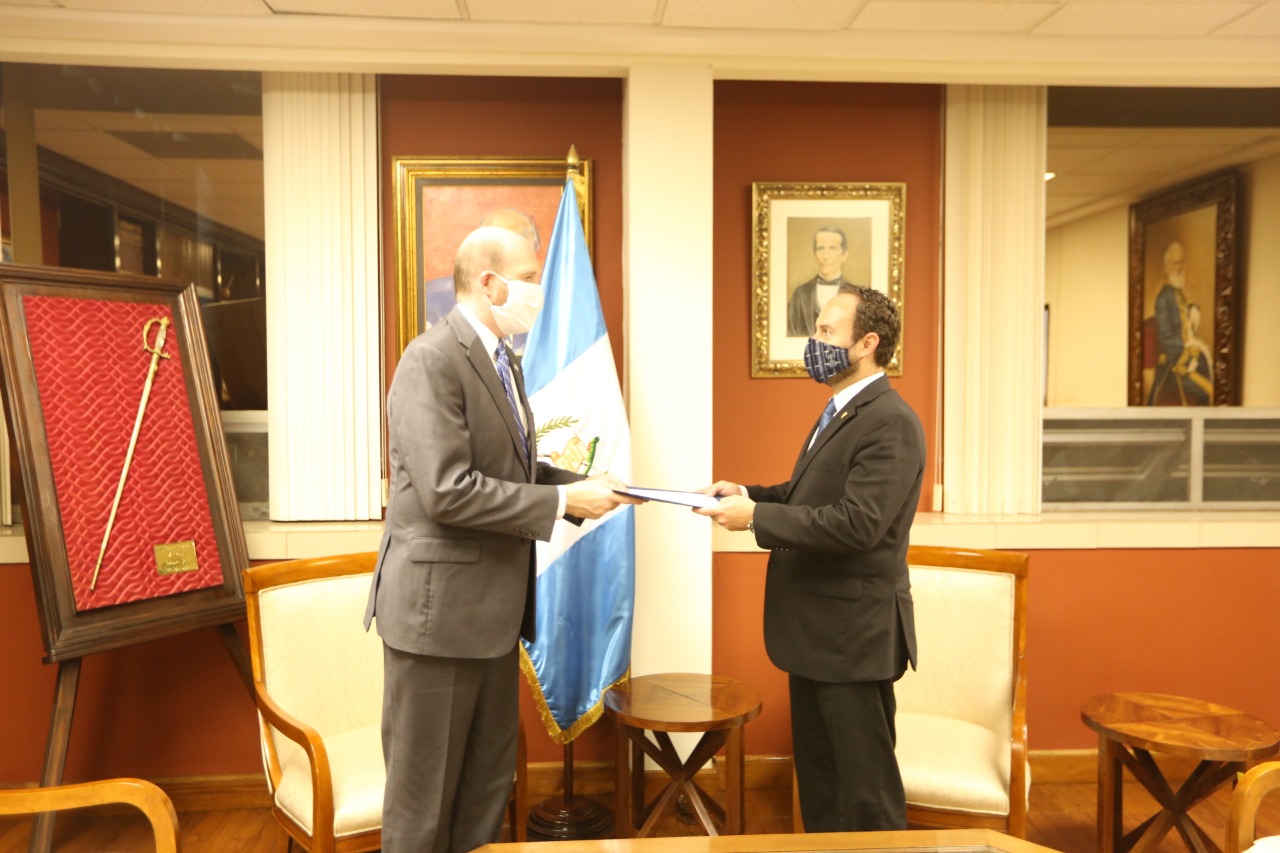 Guatemala solicita estatus de protección temporal a Estados Unidos
