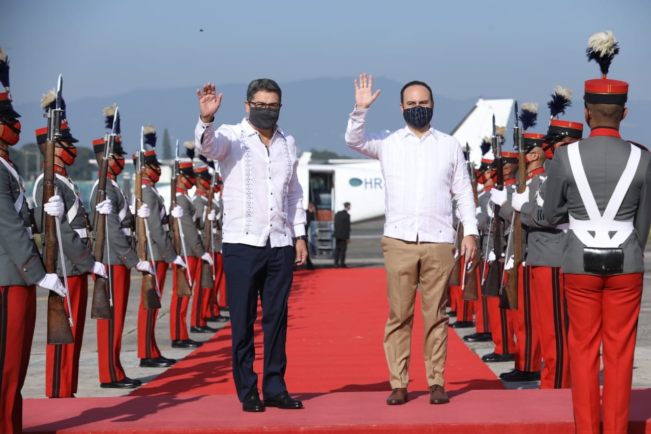 Presidente de Honduras arriba al país para fortalecer la relación bilateral