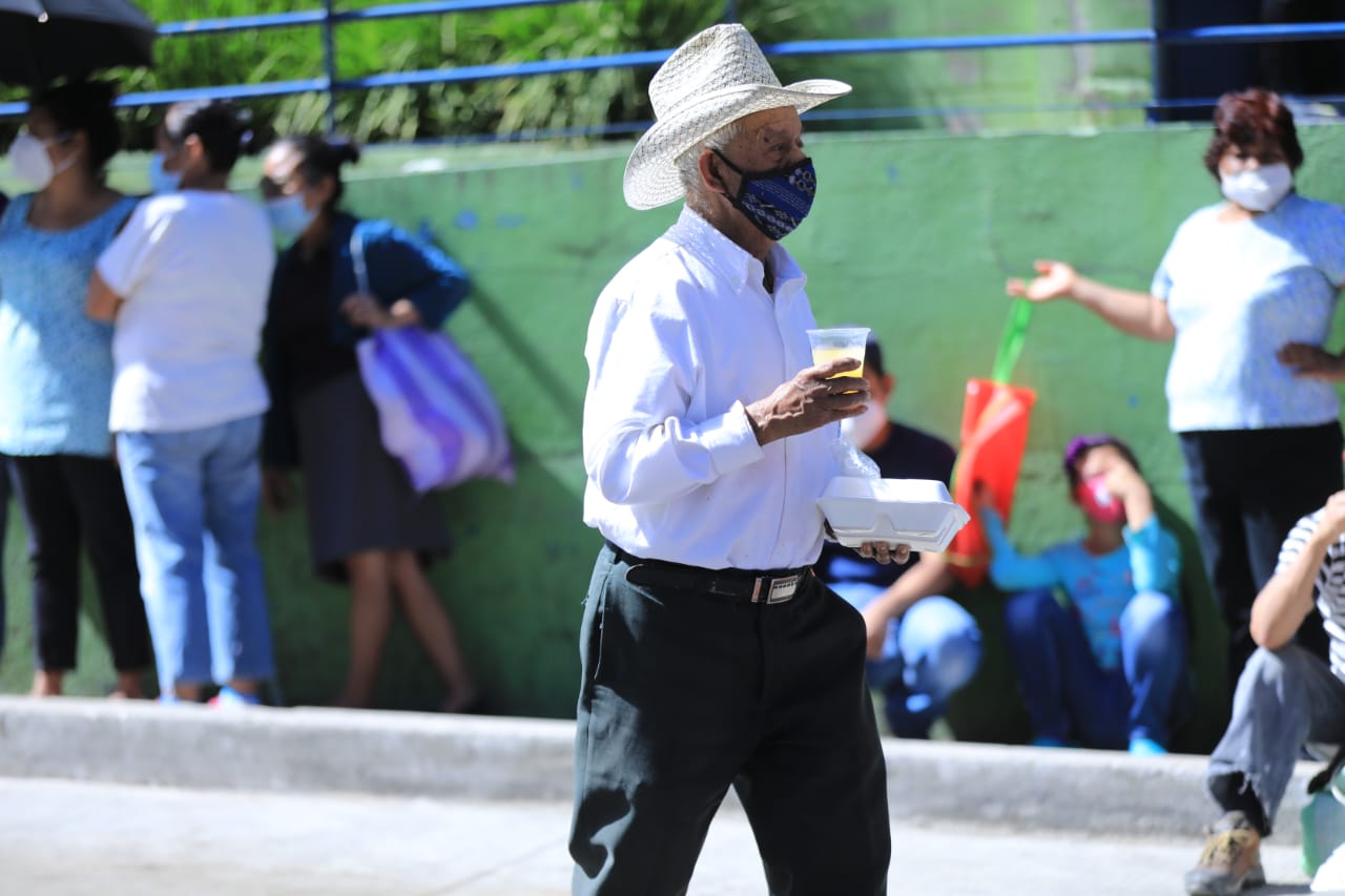 Inauguran primer comedor social móvil, en la zona 7