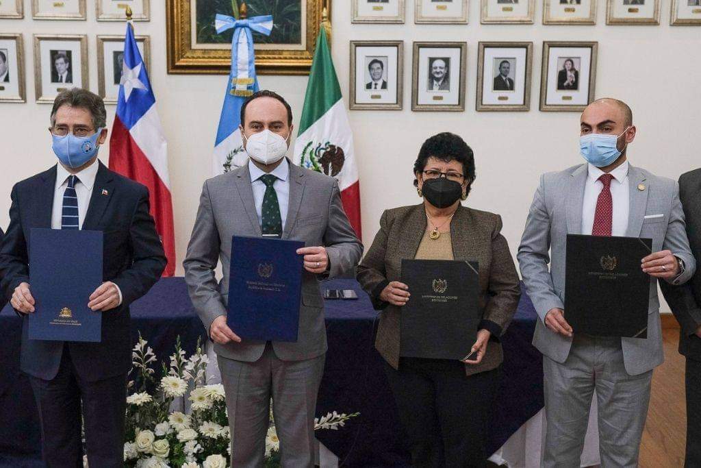 Chile y México donan equipo de cómputo y de bioseguridad para migrantes guatemaltecos