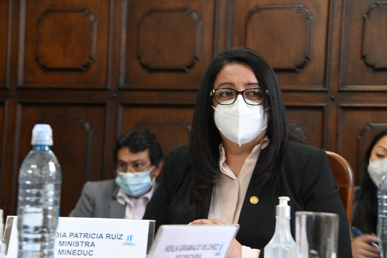 Ministra de Educación destaca la “gran labor” de los maestros en su día
