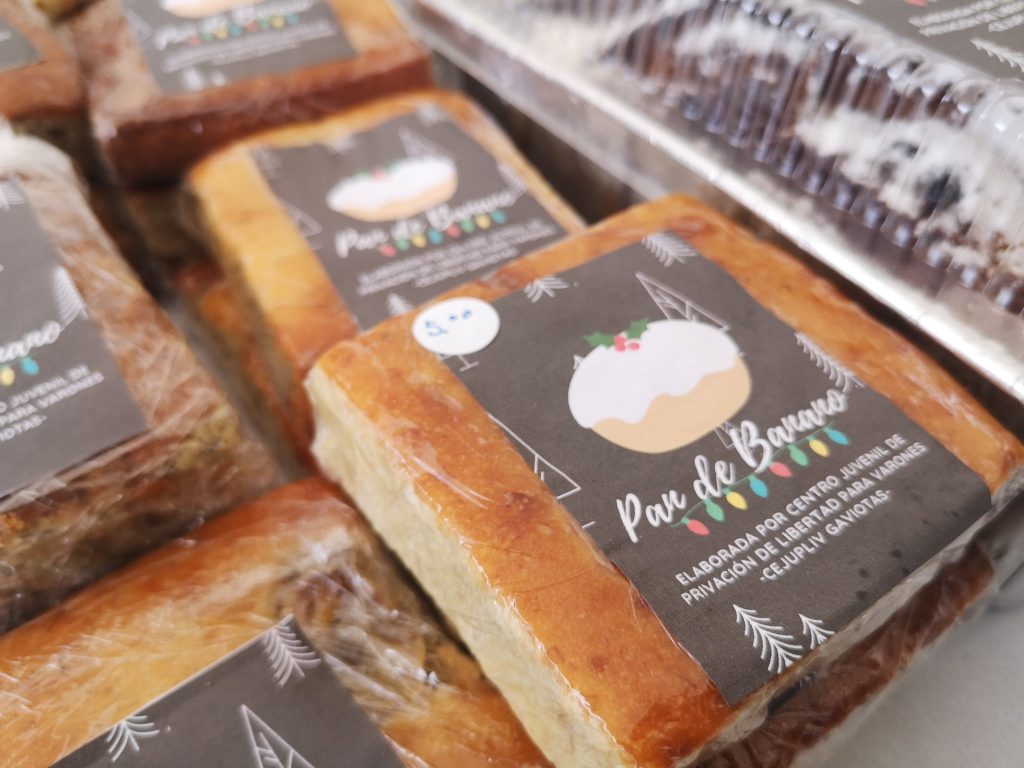 Jóvenes en proceso de reinserción comercializan sus productos