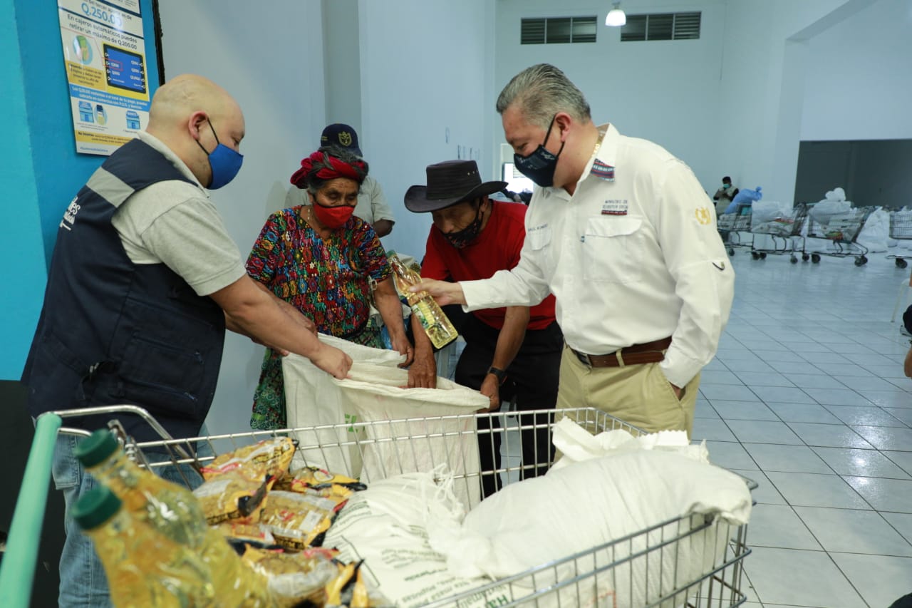 Alimentos llegan a 14 mil familias de Villa Nueva