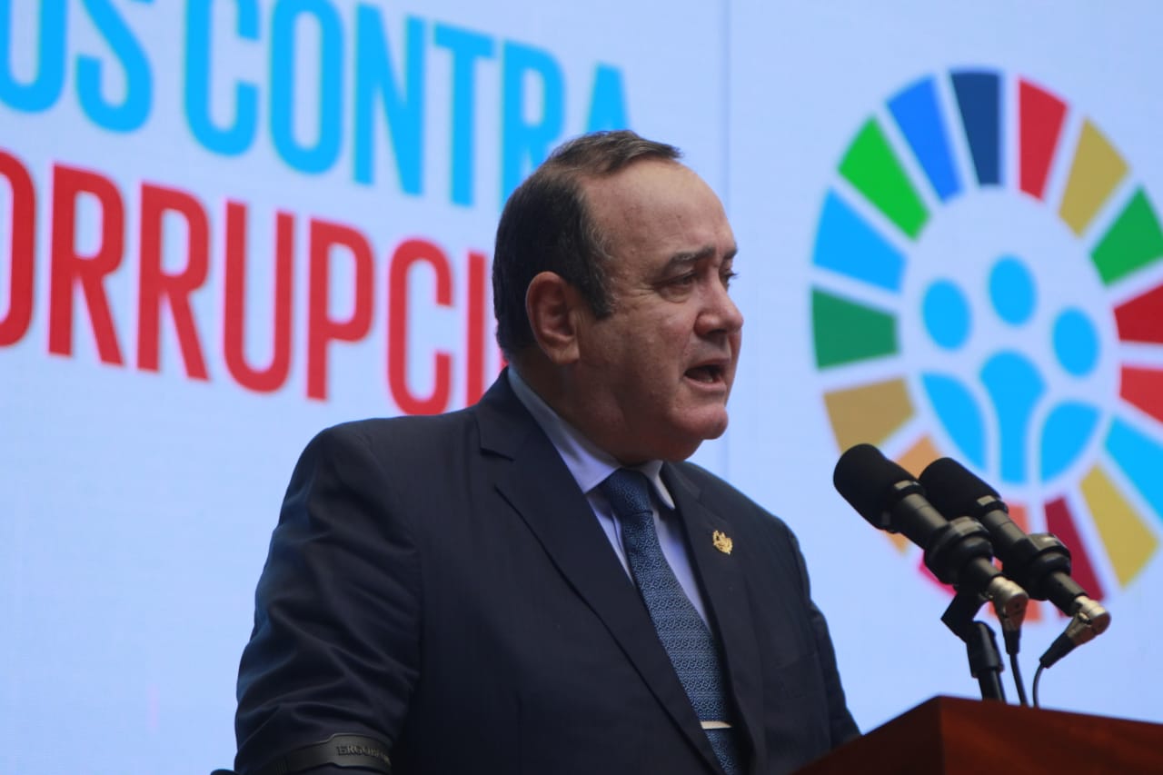 Presidente llama a combatir la corrupción en todas las esferas
