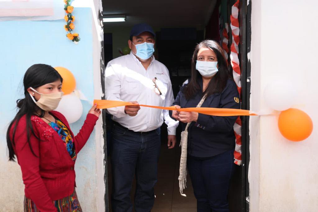 Entregan proyectos de agua y saneamiento escolar en Totonicapán