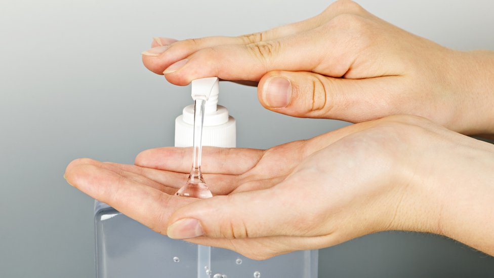 Recomiendan no utilizar alcohol en gel si se manipulan juegos pirotécnicos