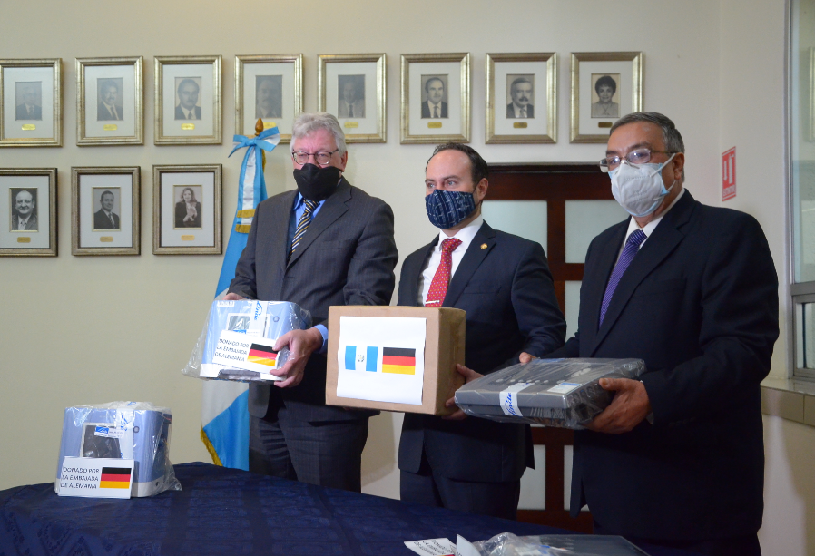 Guatemala recibe donación de 34 respiradores para pacientes con coronavirus