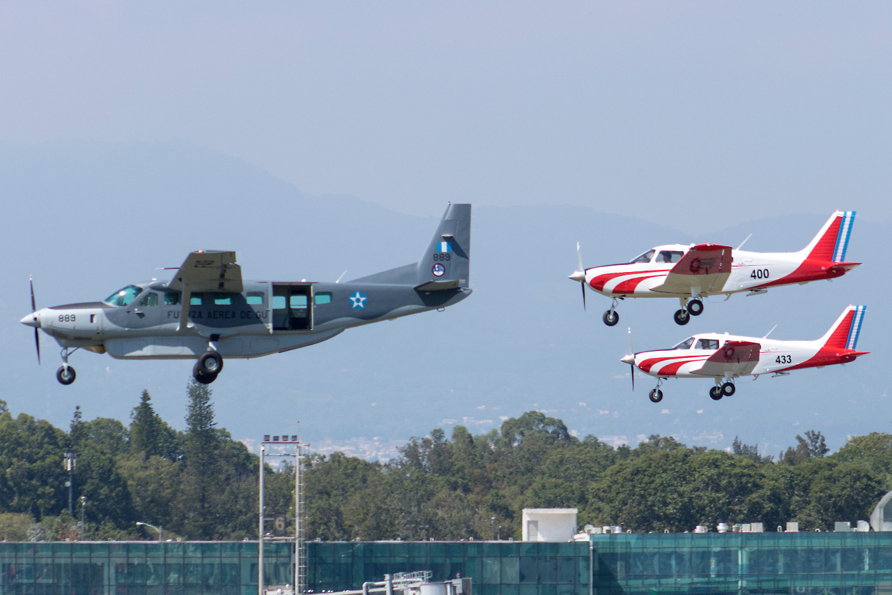 Presidente felicita a la Fuerza Aérea Guatemalteca por su 99 aniversario