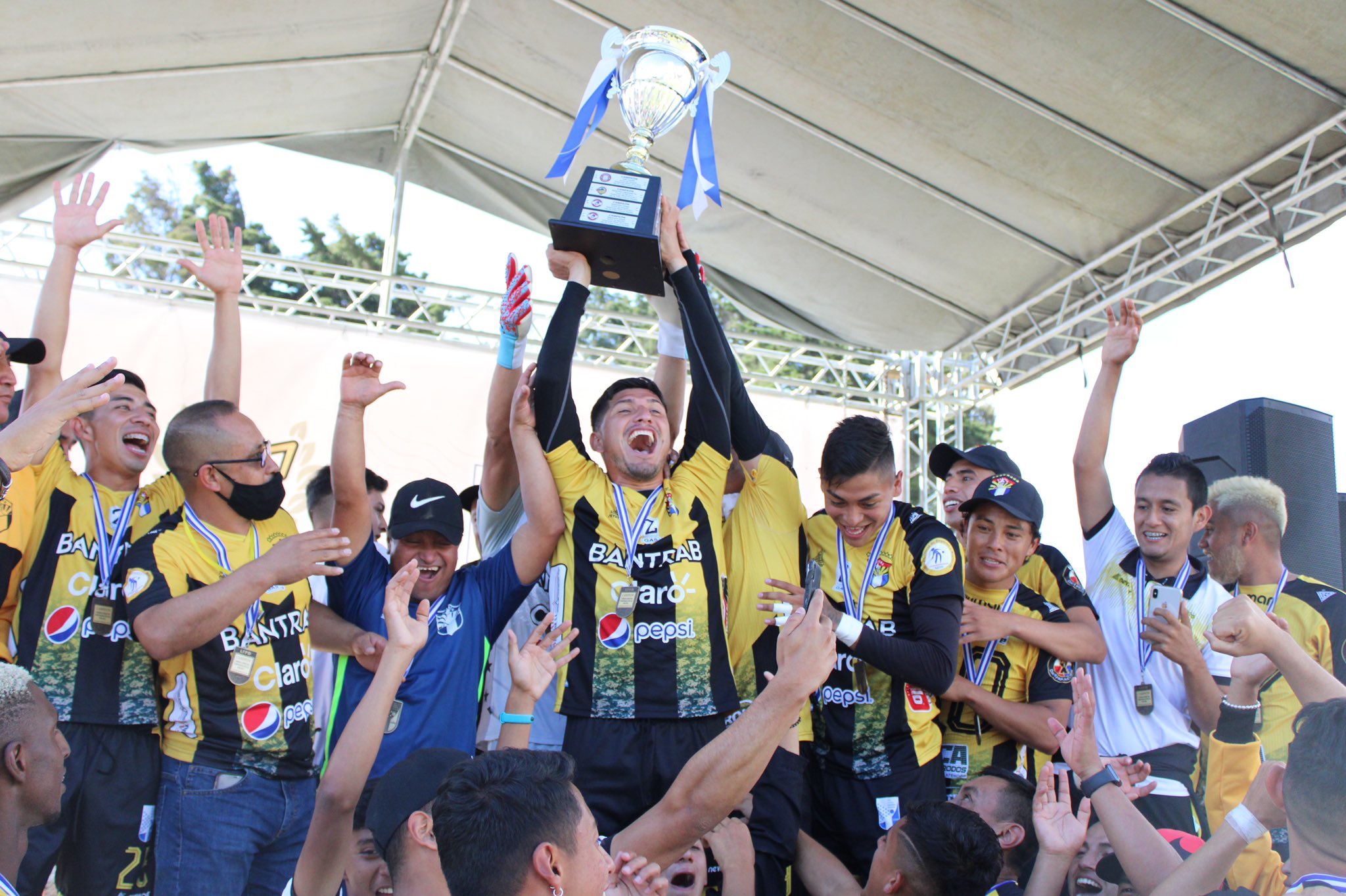 Aurora FC vuelve a degustar las mieles de la gloria, 27 años después de su último título