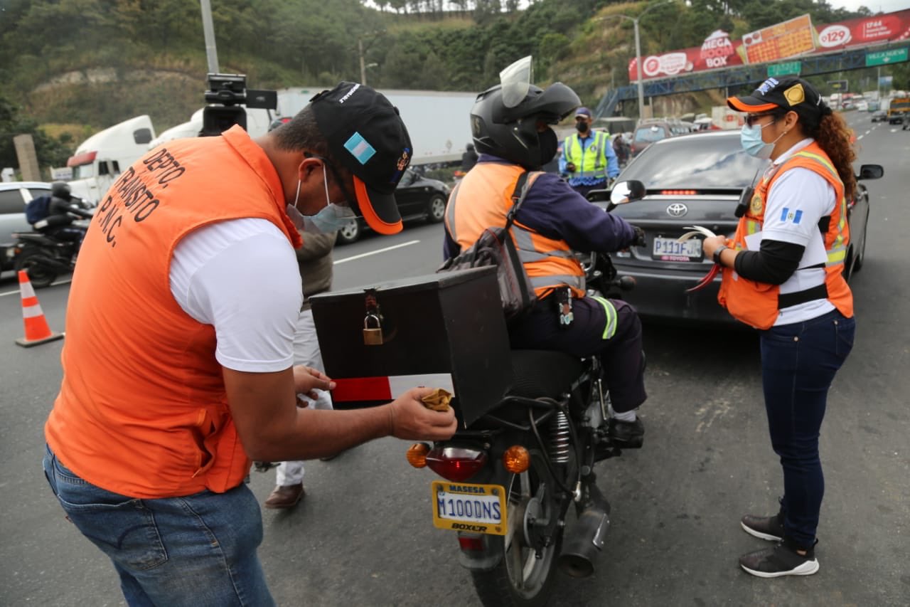 Mantienen operativos de seguridad vial en ruta al Pacífico