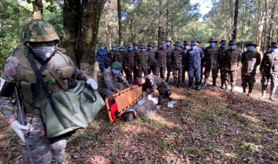 Capacitan a soldados en atención de primeros auxilios