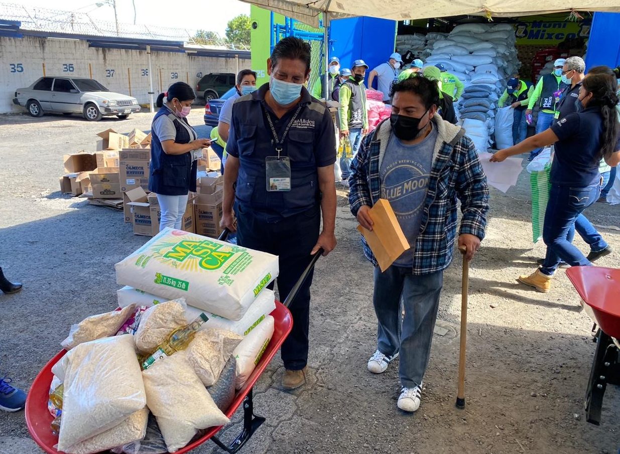 Mides inicia la entrega de 15 mil raciones de alimentos en Mixco