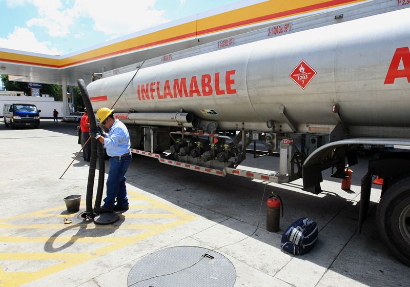Prevén incremento en el precio del petróleo en 2021