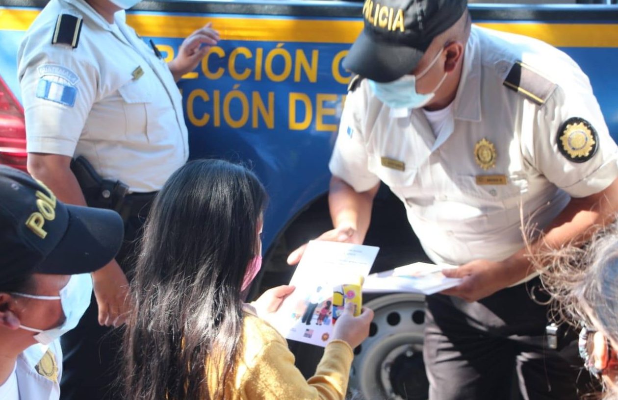 PNC distribuye más de 30 mil calcomanías para la prevención del COVID-19