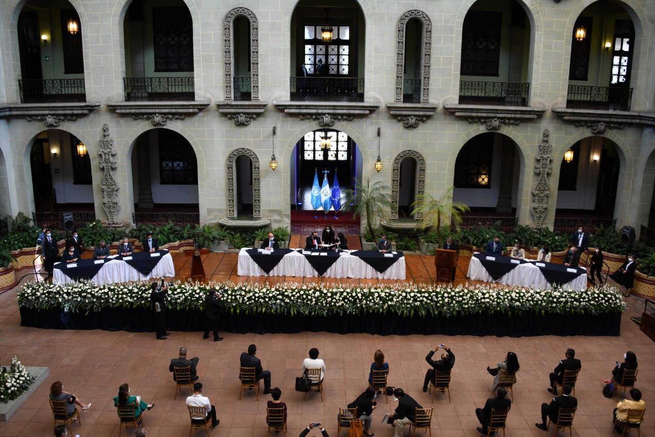 Gobierno presenta programa Acompáñame a Crecer
