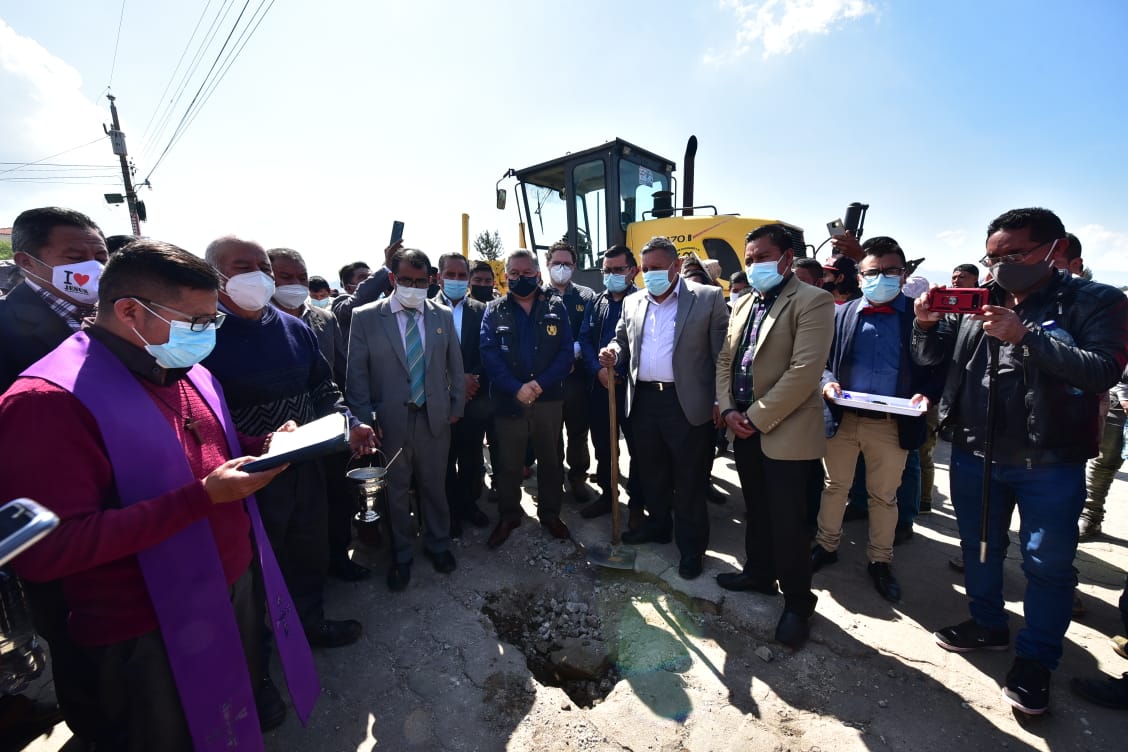 Inician mejoramiento de camino rural en beneficio de 6 mil pobladores