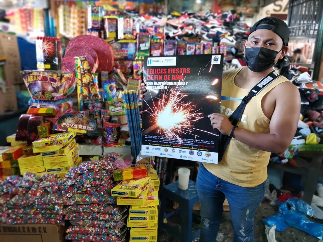 Verifican medidas de seguridad en ventas de juegos pirotécnicos del mercado La Terminal
