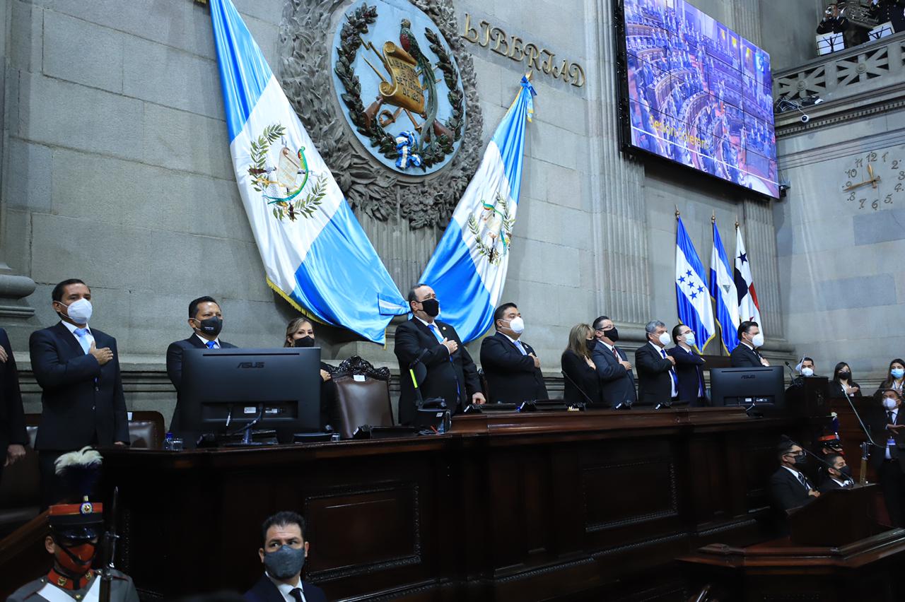 Presidente asiste al Congreso a presentar Primer Informe del Gobierno
