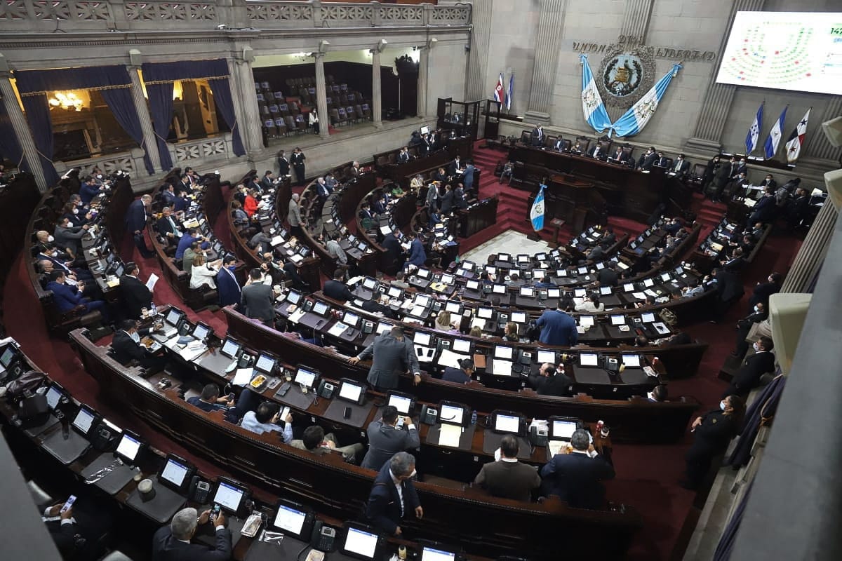 Mandatario espera que iniciativa para compra de vacunas se apruebe de urgencia nacional