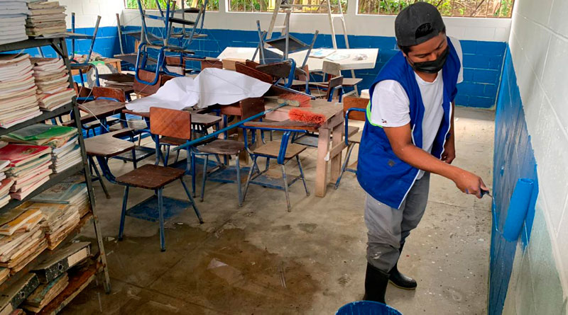 Mineduc remozará 422 escuelas dañadas por Eta y Iota