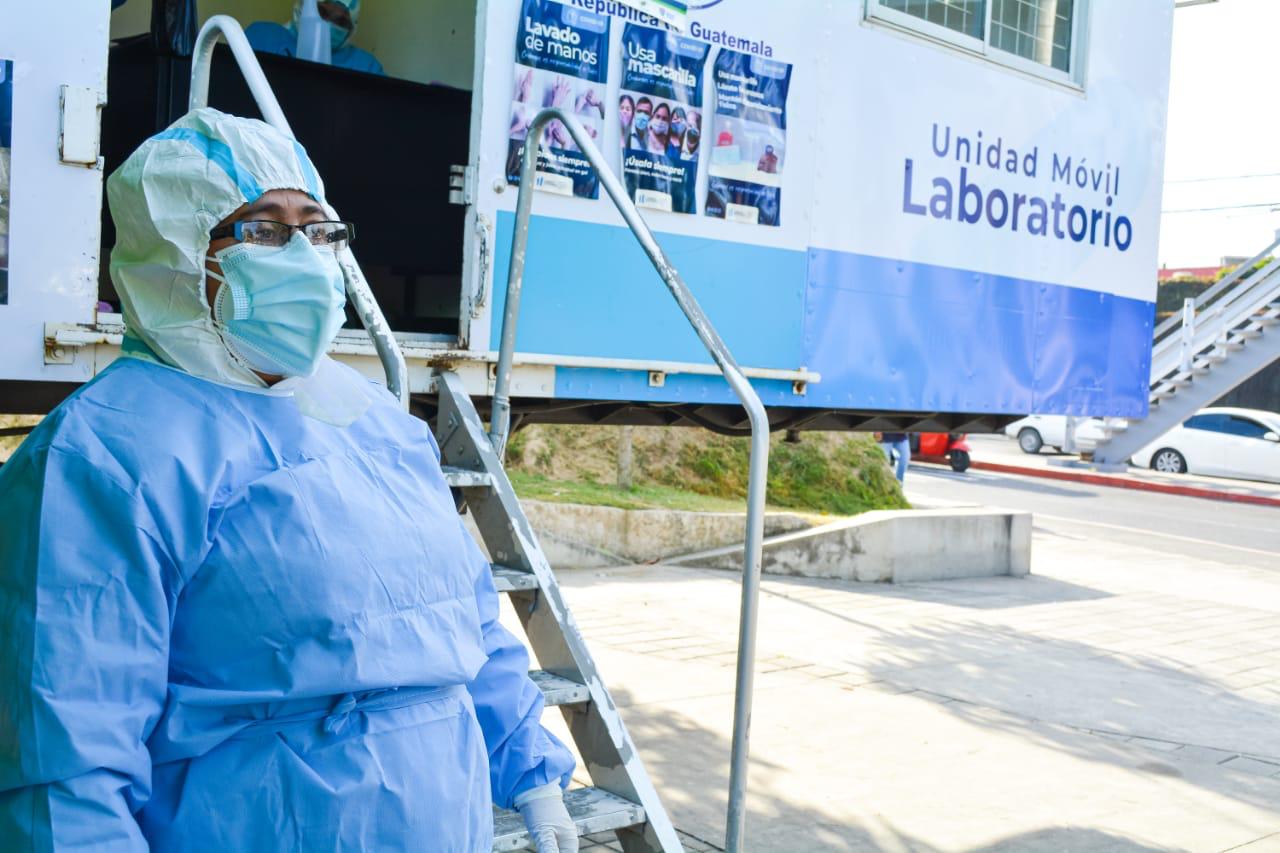 Vecinos de la zona 18 cuentan con laboratorio móvil para pruebas de coronavirus
