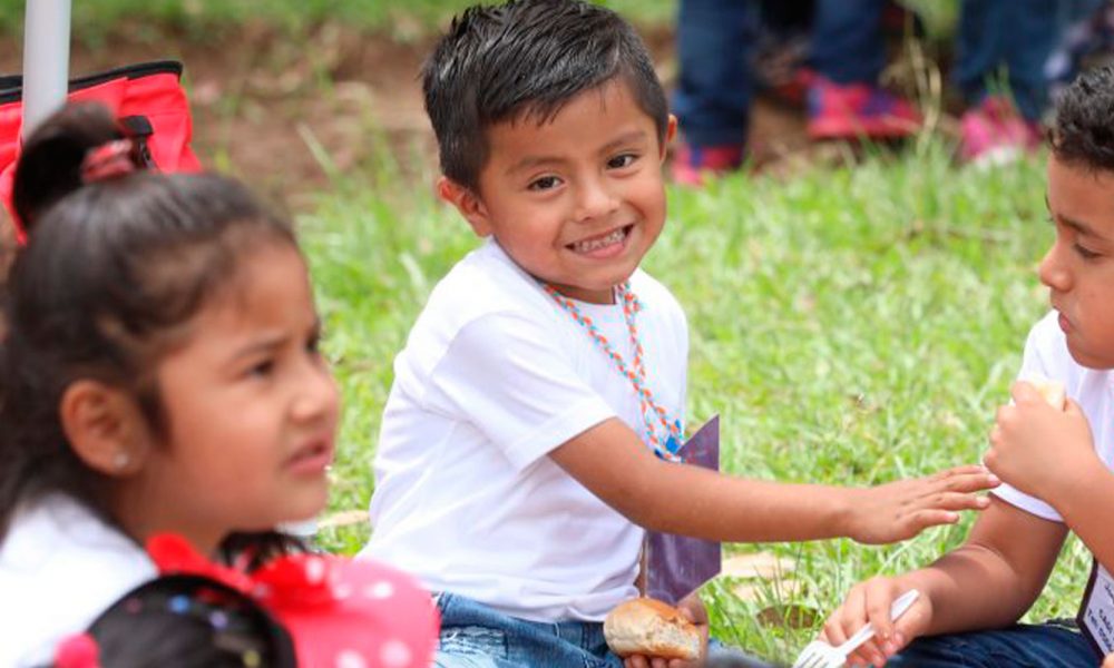 Se oficializa creación de programa Acompáñame a Crecer