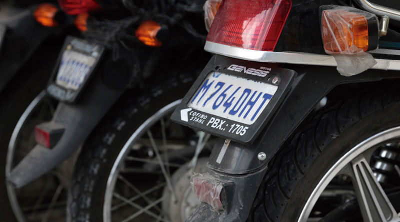 Conozca los pasos para solicitar sus placas de metal desde este lunes
