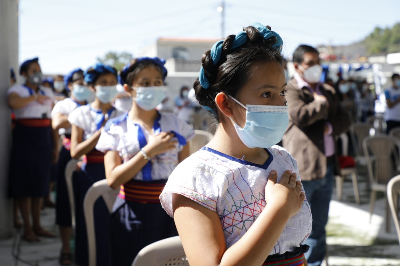 Población estudiantil de San Pedro Yepocapa recibe nueva escuela