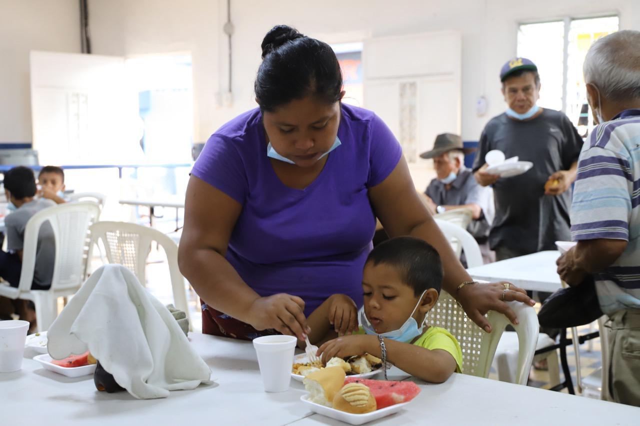 Titular de la cartera, Raúl Romero, resalta los esfuerzos en la atención de los guatemaltecos en los 62 comedores sociales que funcionan en el país.