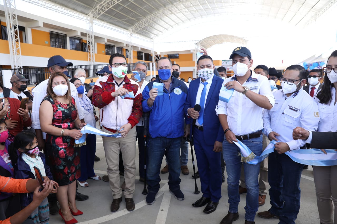 Presidente Giammattei inaugura instituto de educación básica en San Mateo, Quetzaltenango