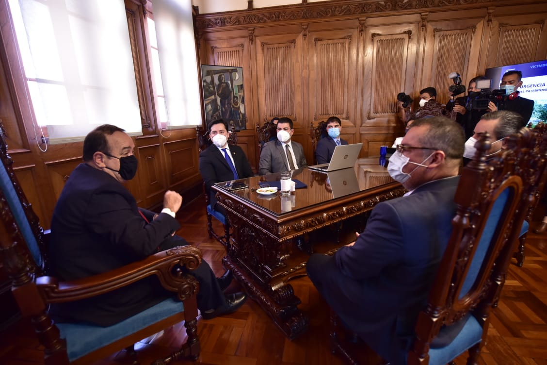 Presidente visita ministerios de Cultura y de Trabajo